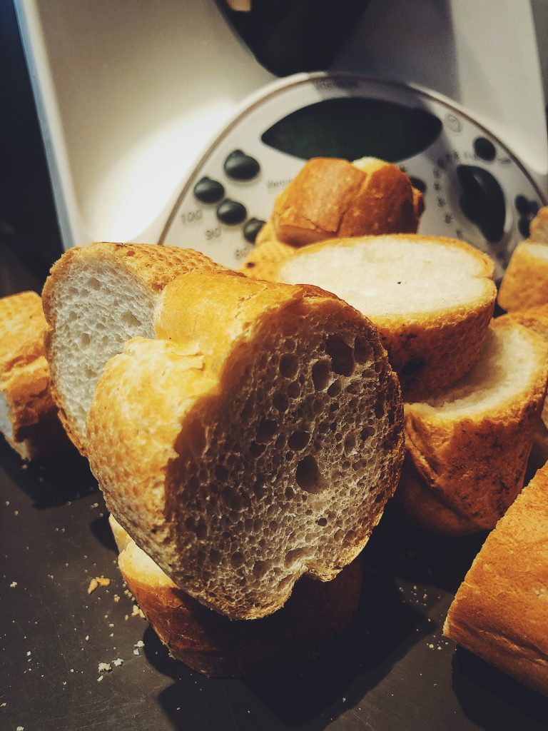 Co zrobić z czerstwym chlebem? Tarta bułka, przepis Thermomix, Monsieur Cuisine