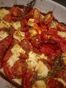 Włoski przepis na pomidory z serem feta