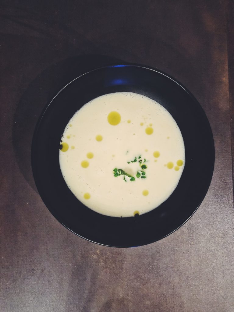 Zupy krem - przepis na krem z parmezanu