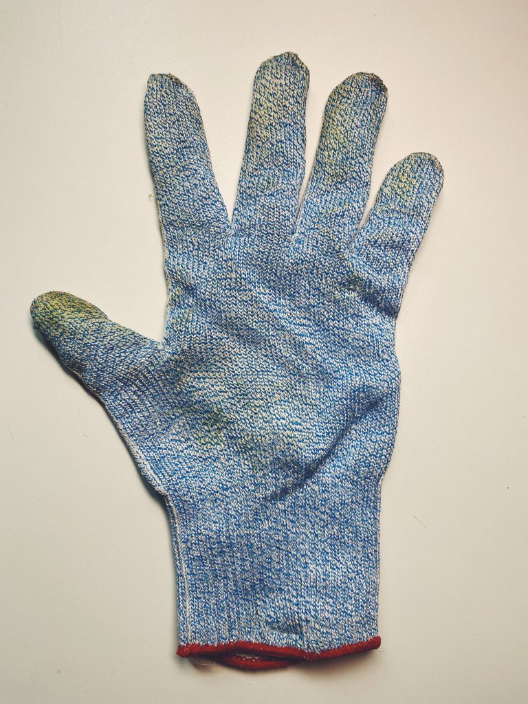 MANDOLINA-SZATKOWNICA DO WARZYW- rękawica ochronna Rękawice odporne na przecięcia- wykonane sa z materiału rzeźnicze
